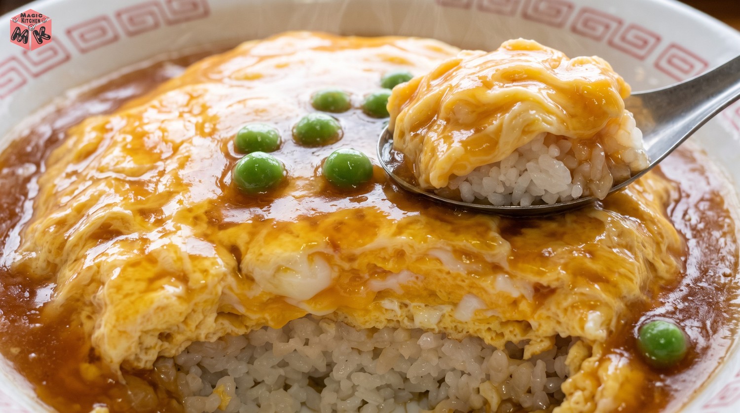 レンゲですくった天津飯